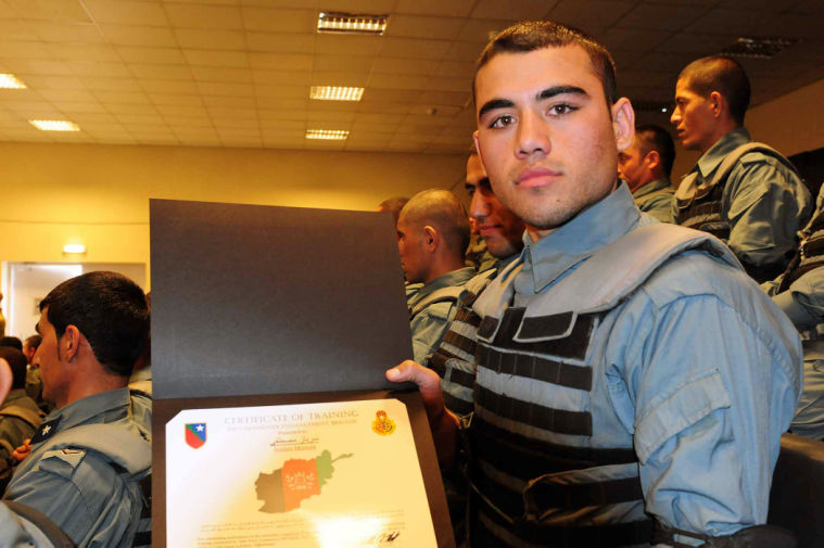 Troops train Afghan police
